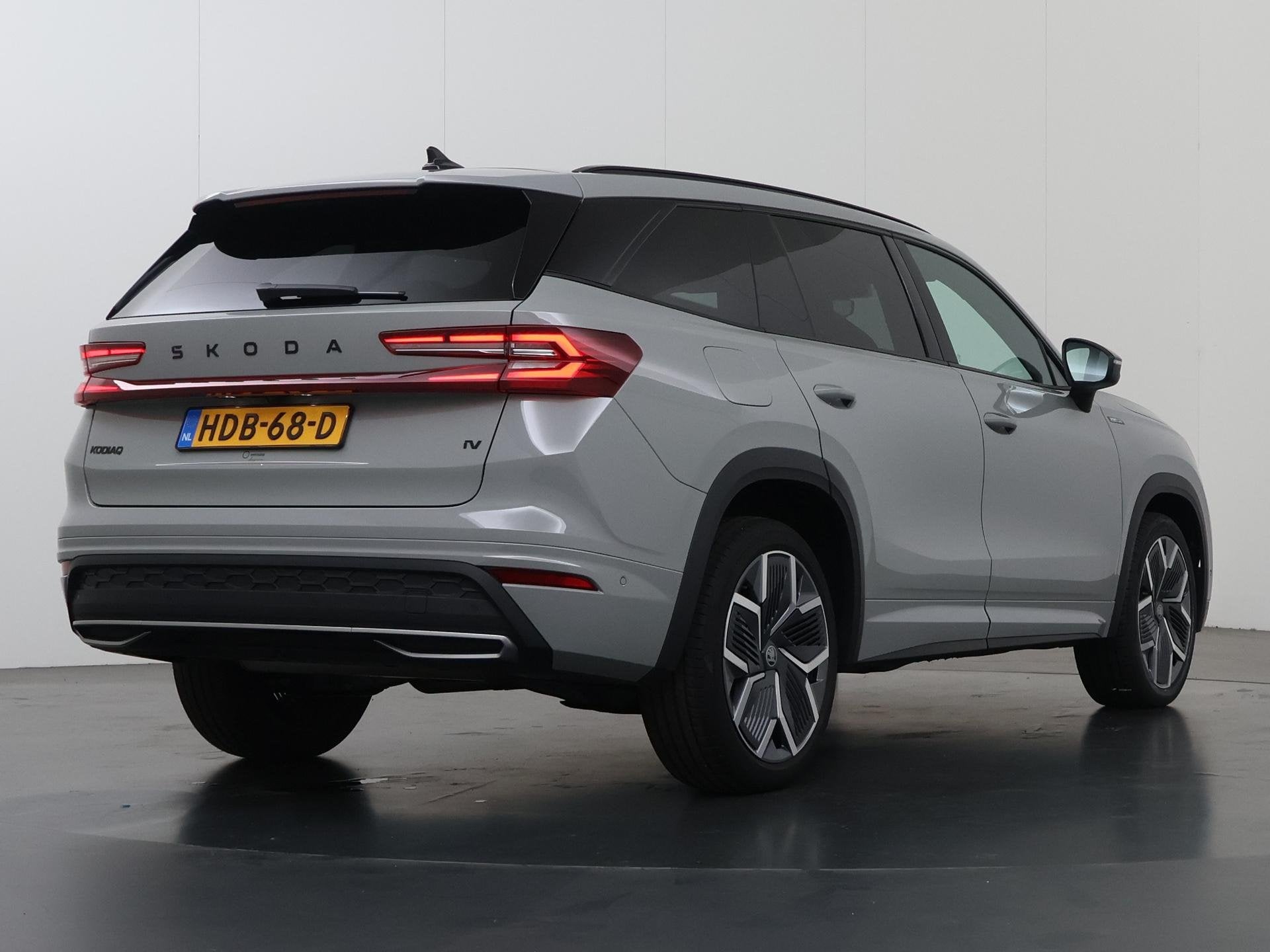 Skoda Kodiaq 1.5 TSI PHEV Sportline Business | Panoramadak |, Auto's, Dealer onderhouden, 4 cilinders, 26 kWh, Bedrijf