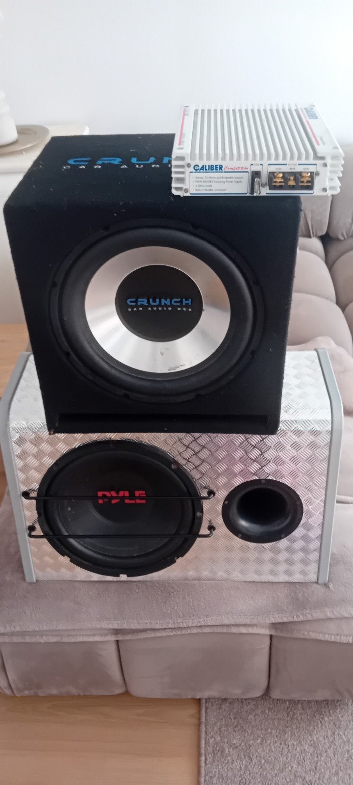 2x Subwoofers Met Versterker Caliber 360w, Ophalen, Zo goed als nieuw