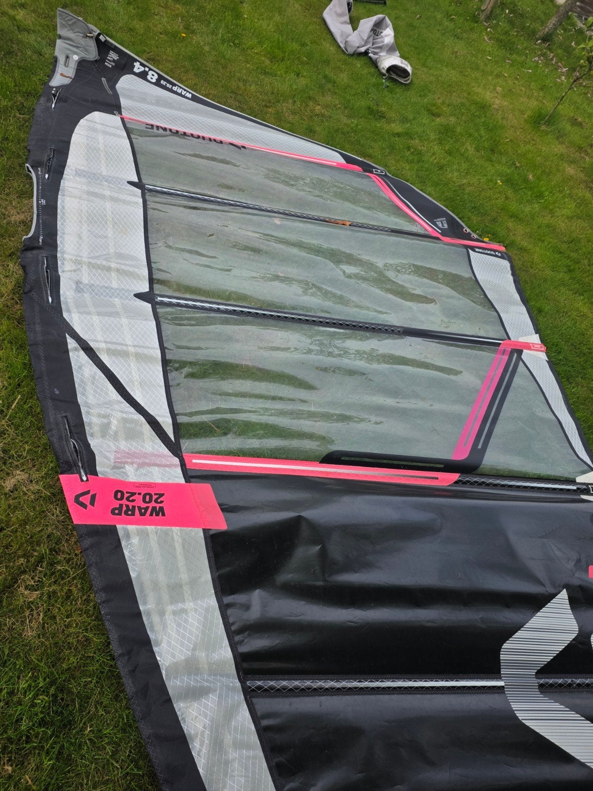 Duotone Warp 20.20 8.4m² Windsurfzeil, Watersport en Boten, Windsurfen, Ophalen of Verzenden, Zo goed als nieuw, 8 m² of meer