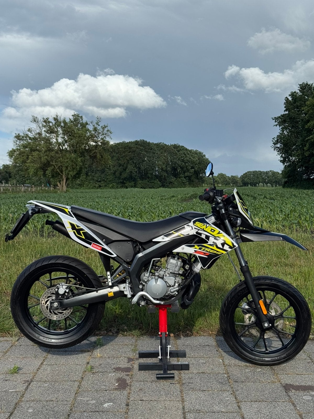 UNIEK! Nieuwe Derbi Senda xtreme 50cc 2016, Fietsen en Brommers, Brommers | Derbi, Ophalen of Verzenden, Zo goed als nieuw