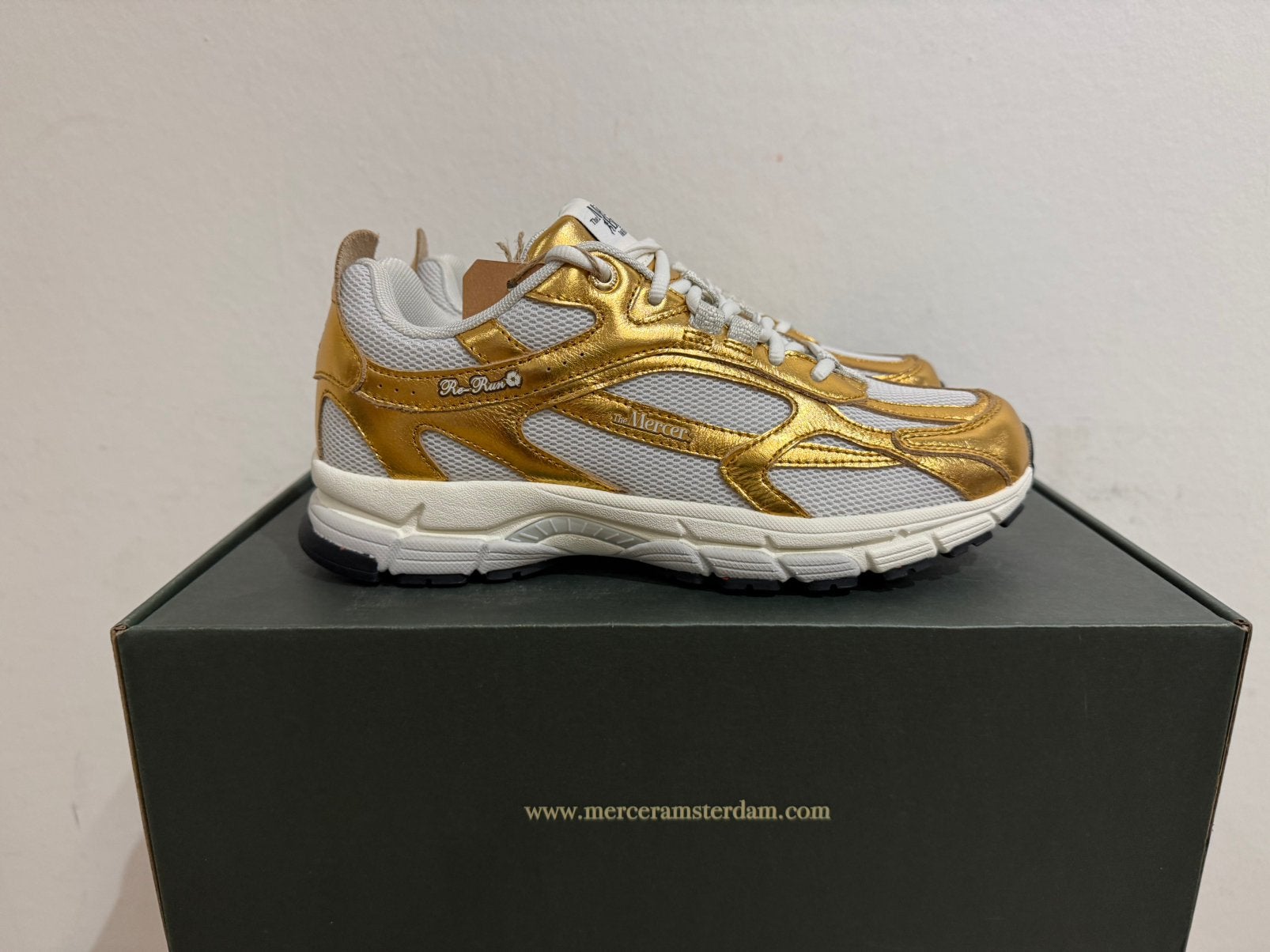 Te koop nieuwe Mercer Re Run Pineapple 2.0  gold maat 39, Kleding | Dames, Schoenen, Postlaan 3, Mercer, Nieuw, Ophalen of Verzenden