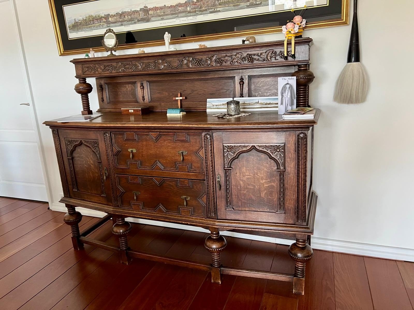 Antiek eiken dressoir met sierlijk houtsnijwerk, Ophalen of Verzenden