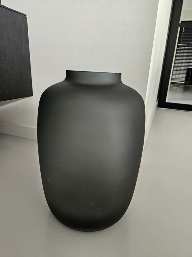 Vase the world vaas artic satin grey, Huis en Inrichting, Woonaccessoires | Vazen, Gebruikt, Overige kleuren, Glas, Ophalen