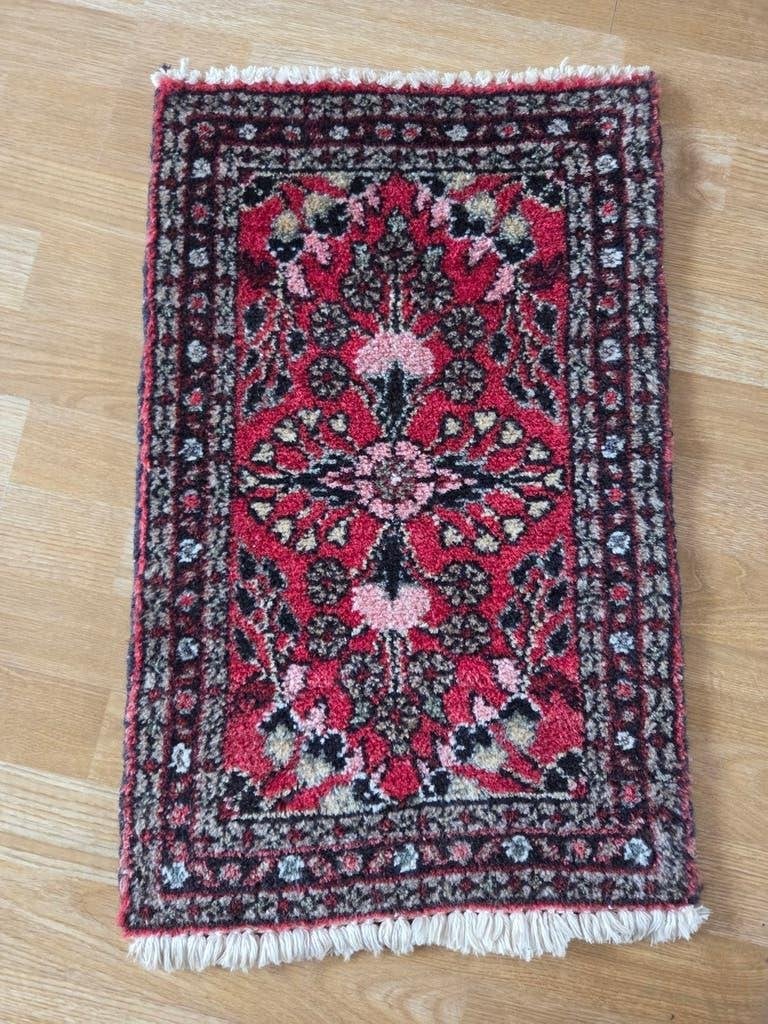 Perzisch tapijtje bloemmotief, rood, roze, bruin,beige,zwart, Huis en Inrichting, Stoffering | Tapijten en Kleden, Minder dan 50 cm