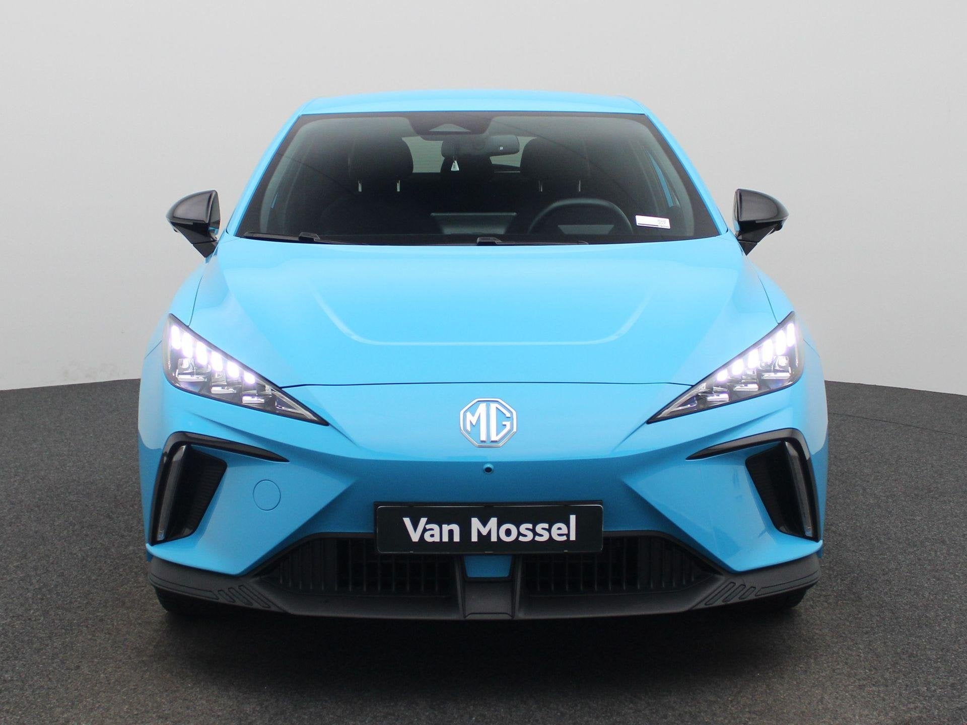 MG 4 64 kWh Luxury | Unieke kleur | 360 Camera | Stoelverwar, Auto's, MG, Automaat, Gebruikt, Blauw, 204 pk