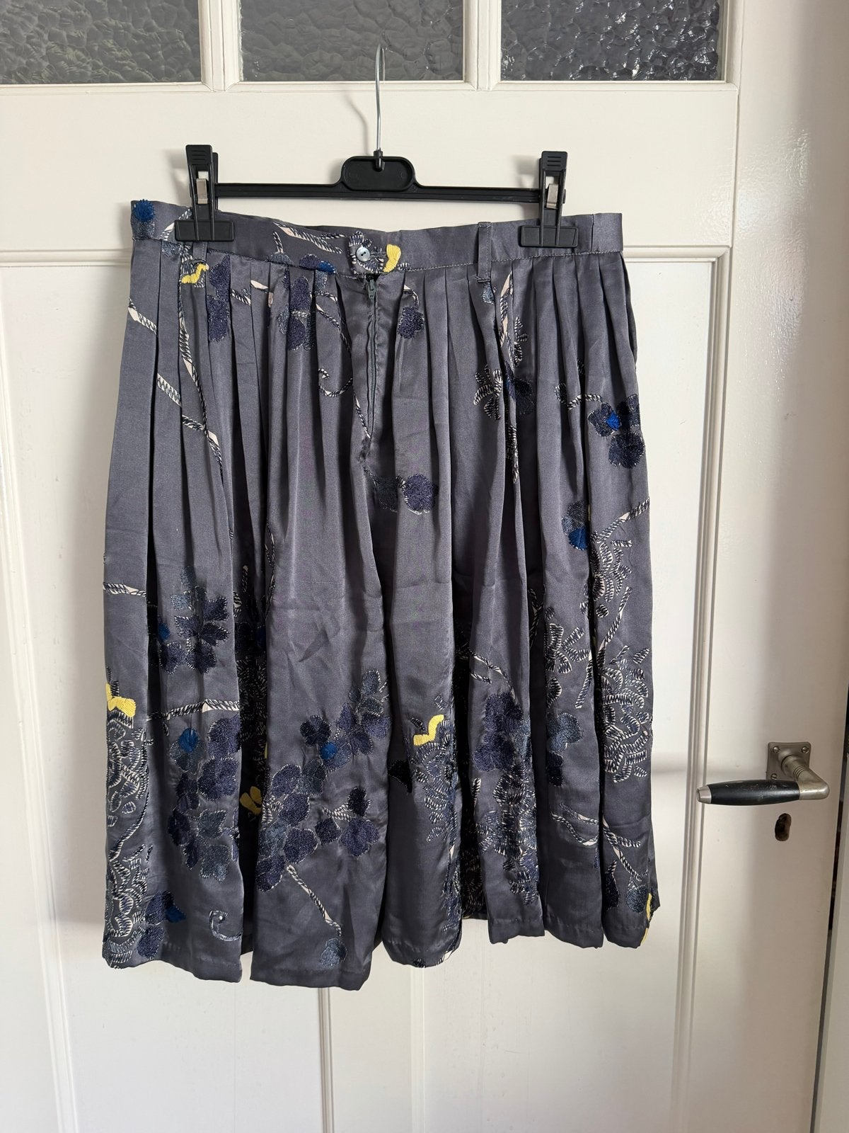 Rok gemaakt van stof van Dries Van Noten, Kleding | Dames, Rokken, Maat 38/40 (M), Ophalen of Verzenden, Zo goed als nieuw, Grijs