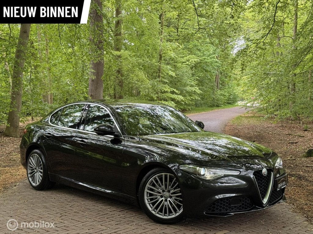 Alfa Romeo Giulia 2.2 ~ Leder ~ Top staat ~ Xenon ~, Auto's, 1349 kg, Achterwielaandrijving, Gebruikt, 4 cilinders