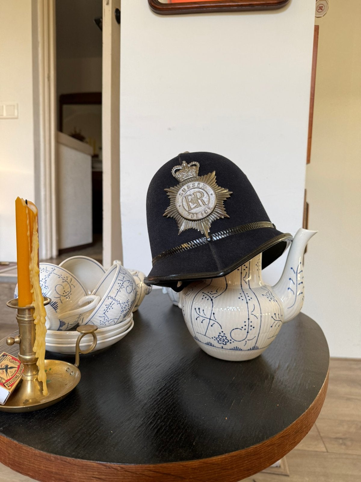 Vintage Britse politiehelm – Sussex Police (Bobbyhelm), Ophalen of Verzenden, Overige soorten, Engeland, Helm of Baret