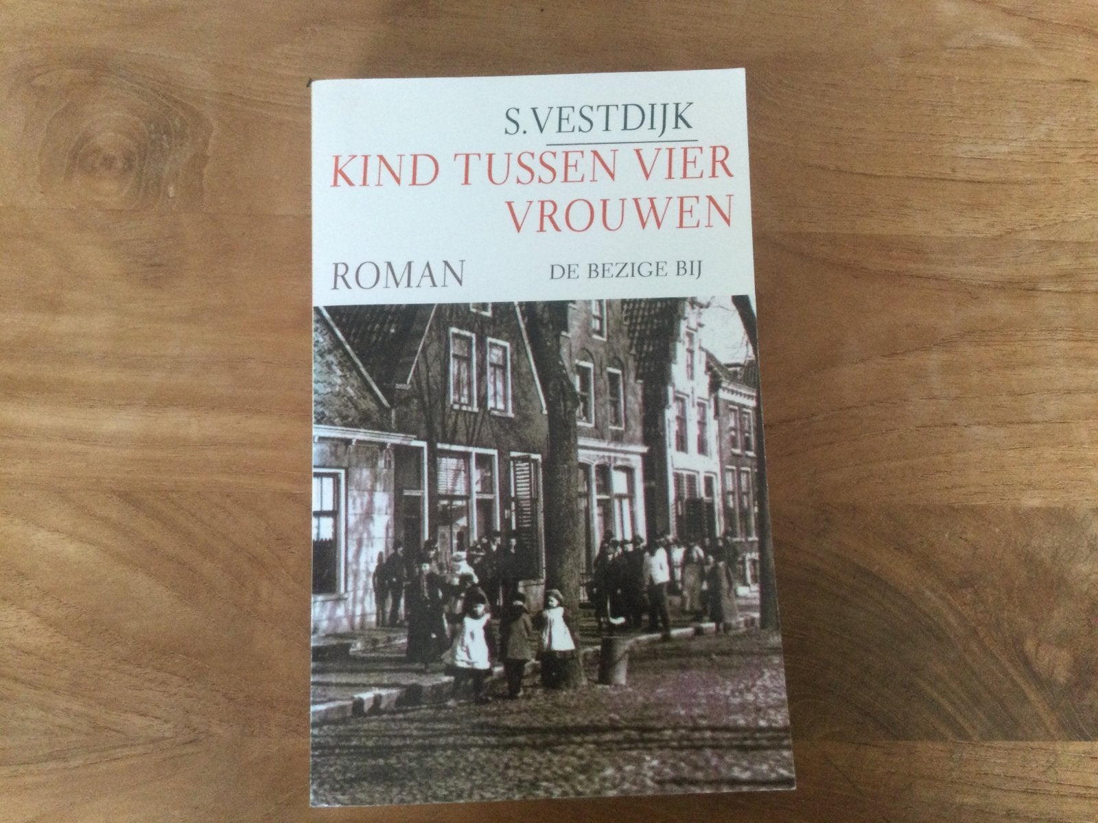 Simon Vestdijk, Kind tussen vier vrouwen, Boeken, Ophalen of Verzenden, Nieuw, Nederland