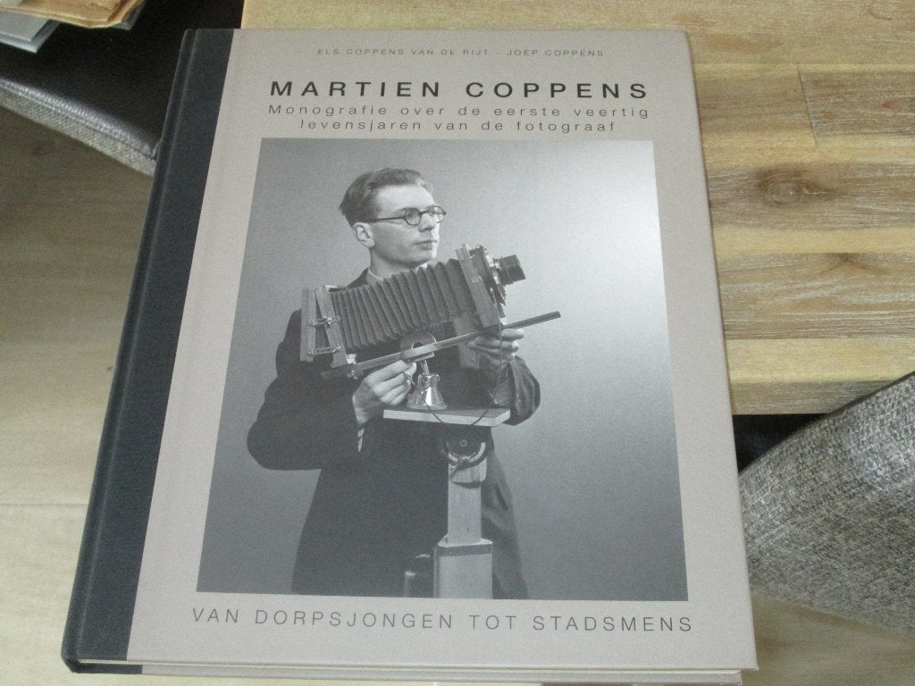 Martien Coppens van Dorpsjongen tot stadsmens, Ophalen of Verzenden, Nieuw, Fotografen