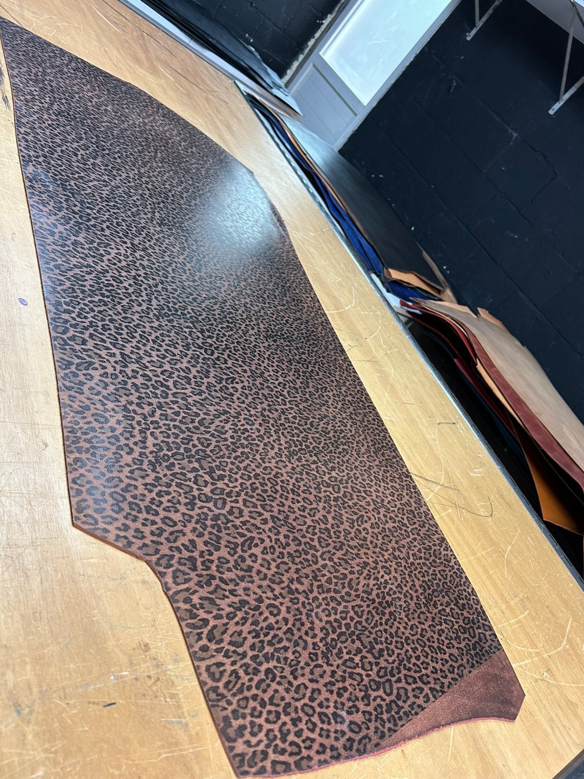 Leopard design tuigleer 3 mm dikte half soepel nr3, Leer of Kunstleer, Ophalen of Verzenden, Zo goed als nieuw, 30 tot 120 cm