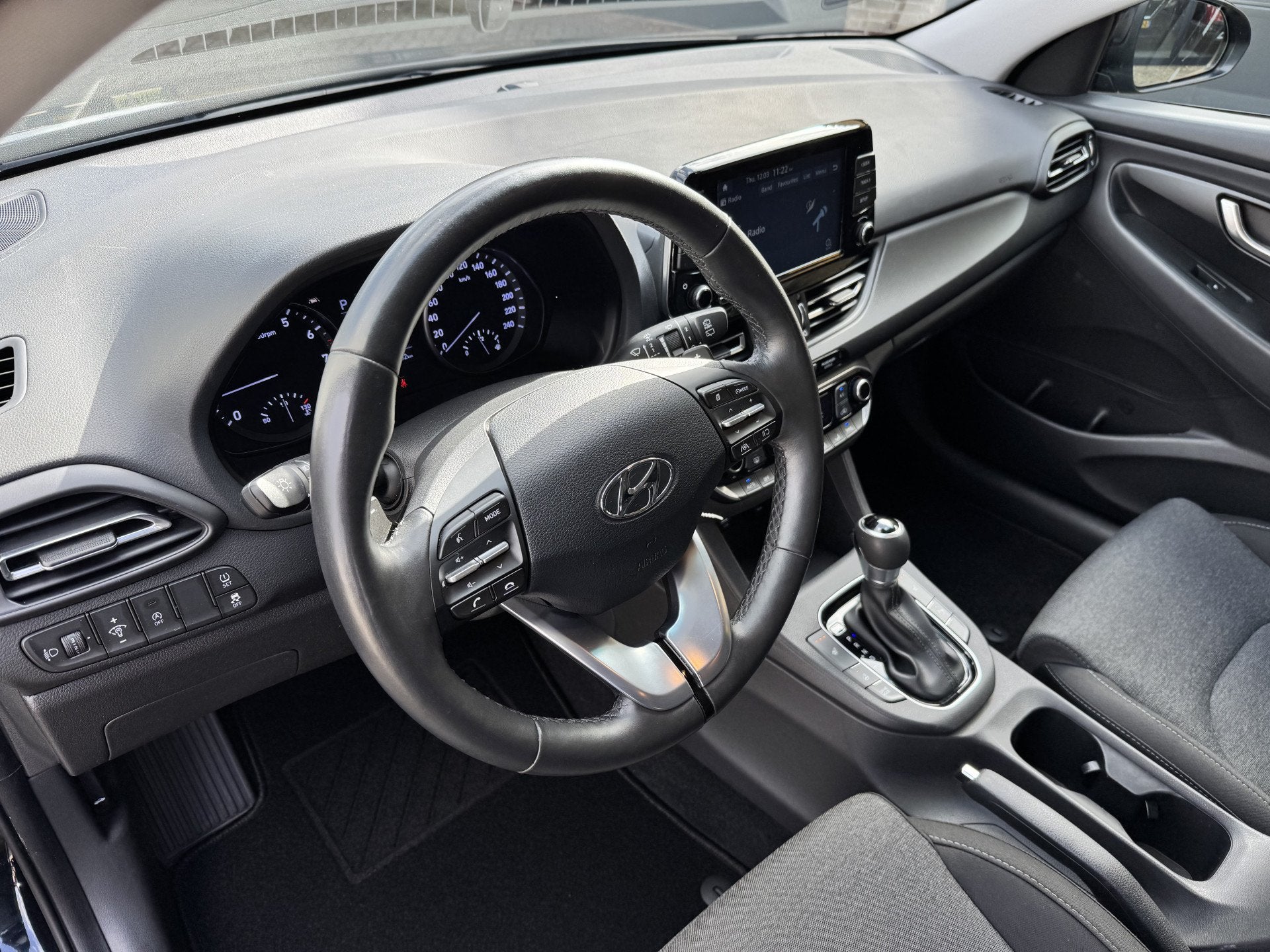 Hyundai i30 1.0 T-GDi MHEV Comfort Smart Automaat Navi Camer, Dealer onderhouden, Gebruikt, Euro 6, Zwart