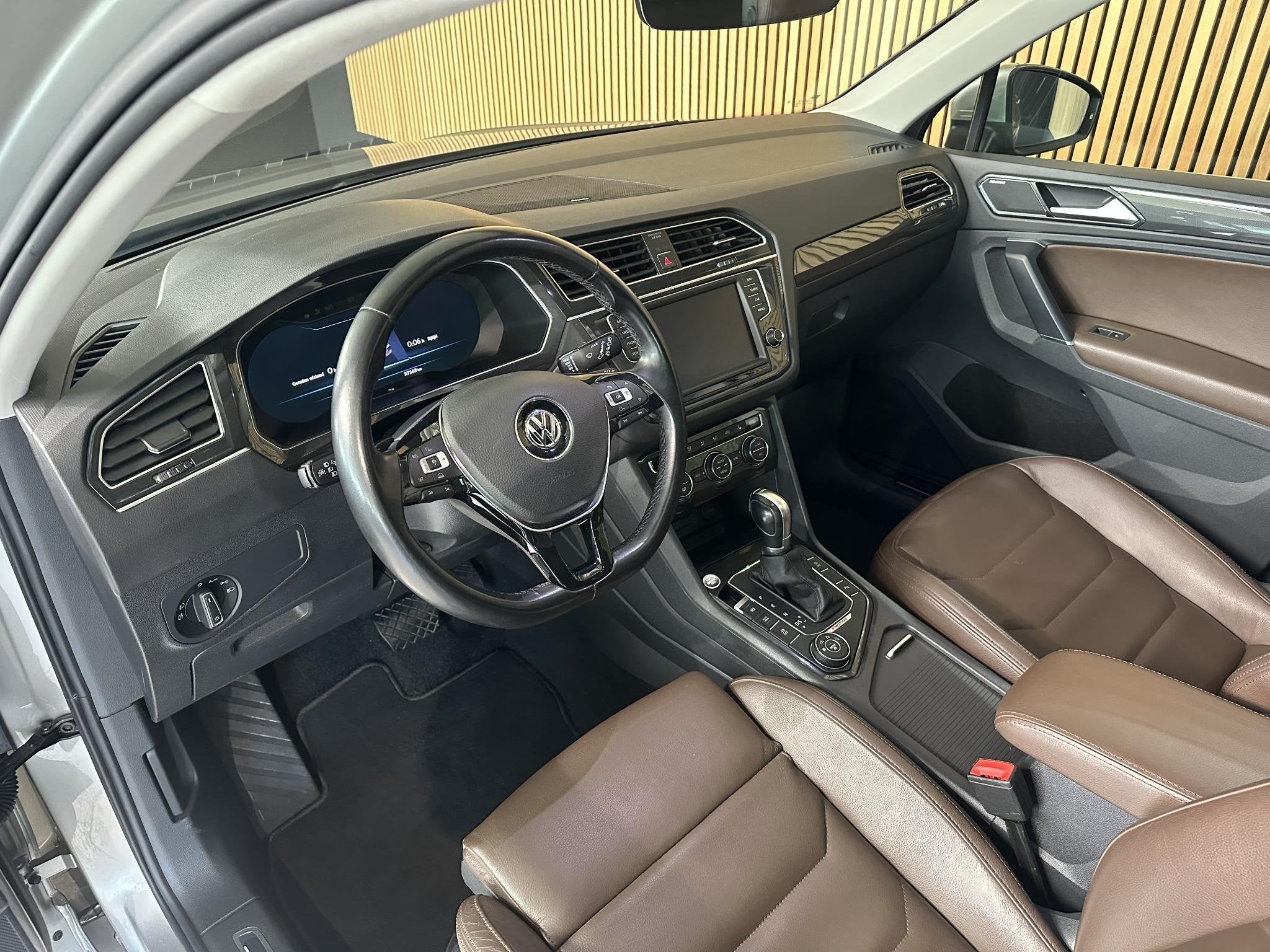 Volkswagen Tiguan 2.0 TSI 4Motion Highline NL auto | Lederen, Auto's, Automatische klimaatregeling, Gebruikt, 4 cilinders, 1984 cc