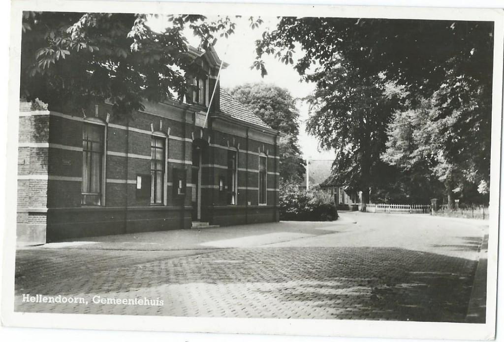 Ansichtkaart HELLENDOORN  Gemeentehuis, Verzenden, 1940 tot 1960, Gelopen, Overijssel