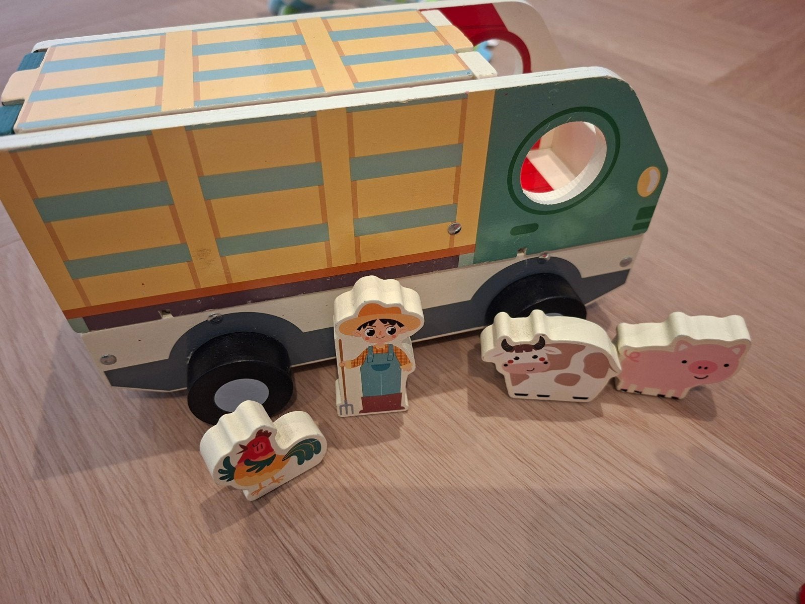Houten boerderij vrachtwagen met dieren, Kinderen en Baby's, Ophalen, Gebruikt, Rij- of Hobbelspeelgoed