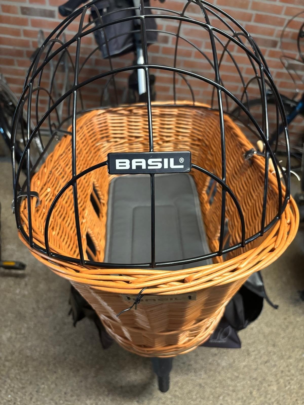 Basil Fiets Hondenmand met MIK-bevestiging, Ophalen, Zo goed als nieuw, Fietsmand, Basil