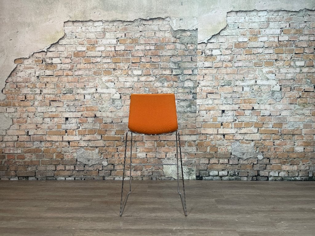 Arper Catifa 46 bar stool oranje bij TheReSales, Ophalen, Met voetsteun, Zo goed als nieuw, Metaal