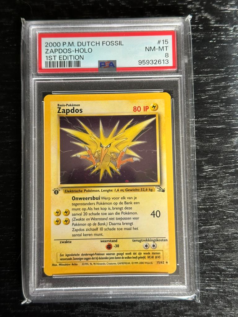 Pokemon Zapdos Holo 1st Edition Dutch PSA 8 Fossil WOTC, Hobby en Vrije tijd, Verzamelkaartspellen | Pokémon, Ophalen of Verzenden