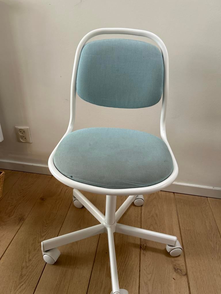 - IKEA ÖRFJÄLL kinderbureaustoel wit/lichtgroen / blauw, Huis en Inrichting, Bureaustoelen, Ophalen, Gebruikt, Wit, Bureaustoel