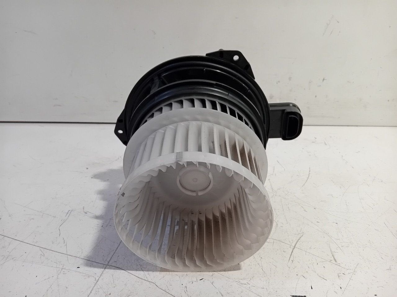 Kachel ventilator motor Toyota C-HR, Onderdelen@venauto.nl, Van der Ven Autorecycling B.V., Gebruikt, Ettenseweg 76, 4706 PB Roosendaal, The Netherlands