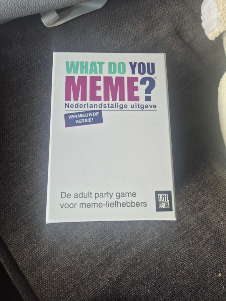 What Do You Meme? - Nederlandse Versie - Perfecte Staat, Vijf spelers of meer, Ophalen of Verzenden, Zo goed als nieuw, DGTL Detox