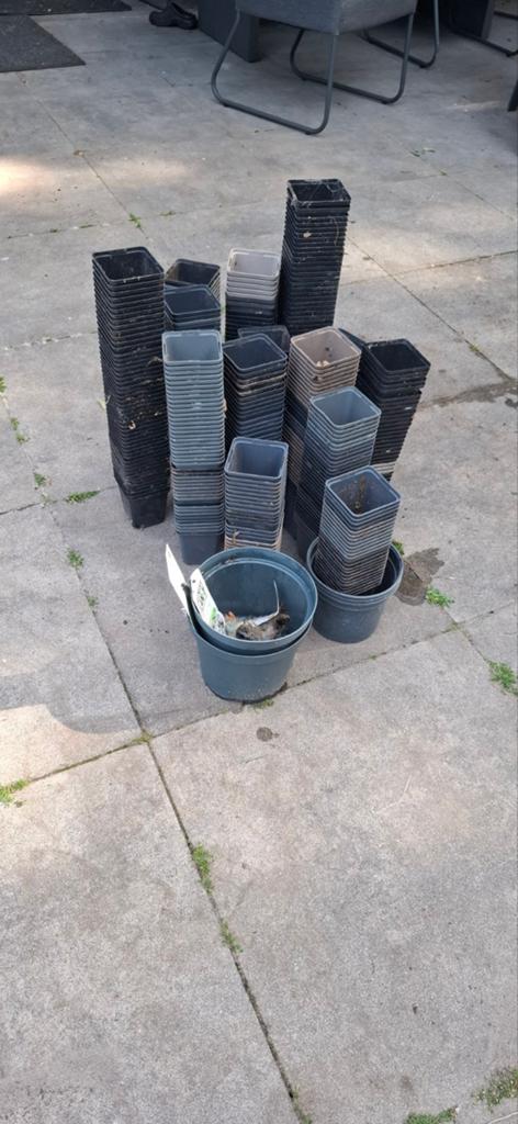 Grote partij p9 potjes, Tuin en Terras, Bloempotten, Kunststof, Gebruikt, Vierkant, Ophalen of Verzenden