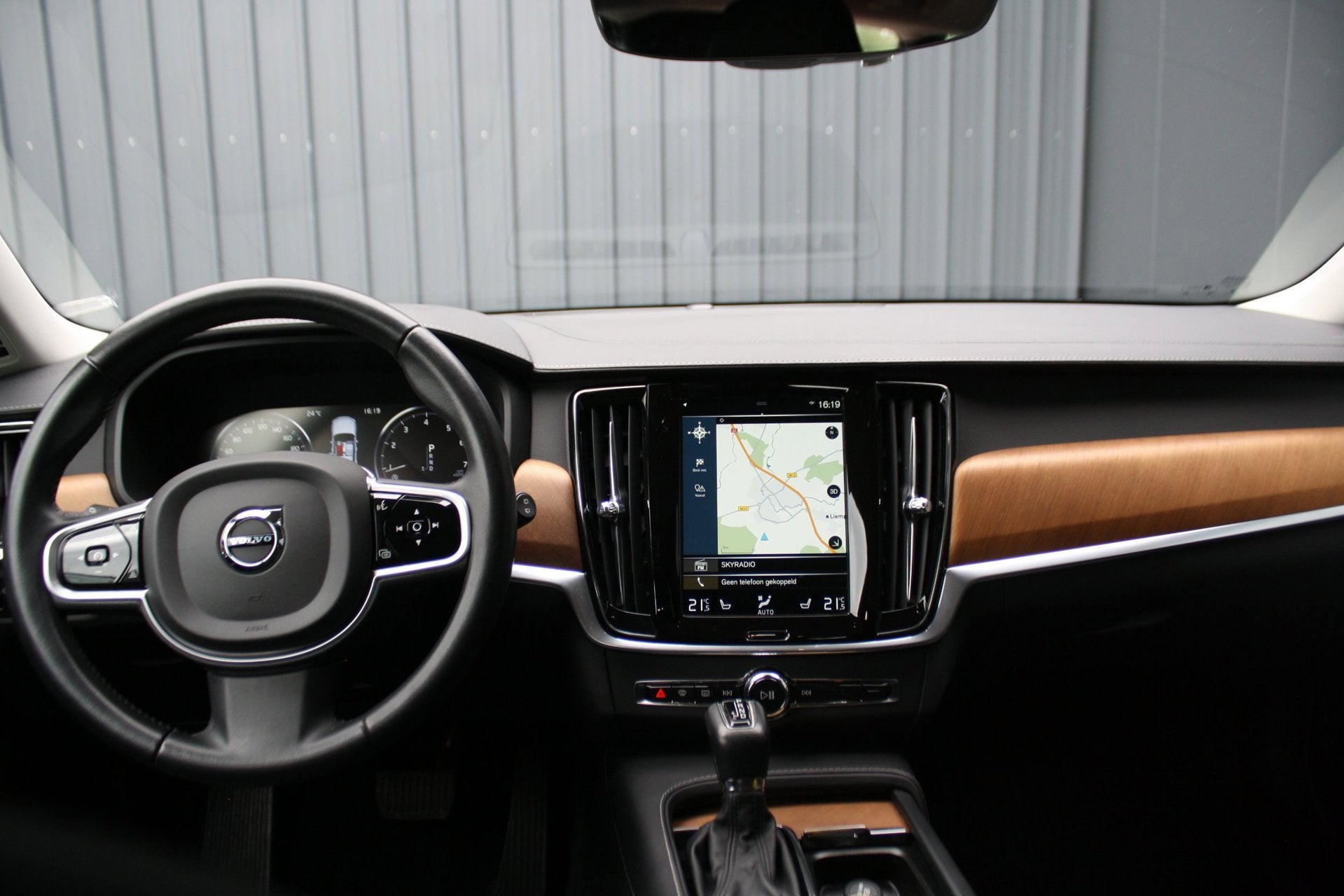 Volvo V90 2.0 T4 Inscription - LEDER - LED PDC - 18" - NL AU, Dealer onderhouden, 15 km/l, 1969 cc, Blauw