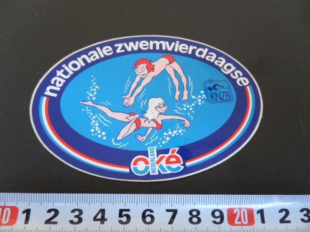 sticker KNZB Nationale zwemvierdaagse OKÉ Nederland, Ophalen, Zo goed als nieuw