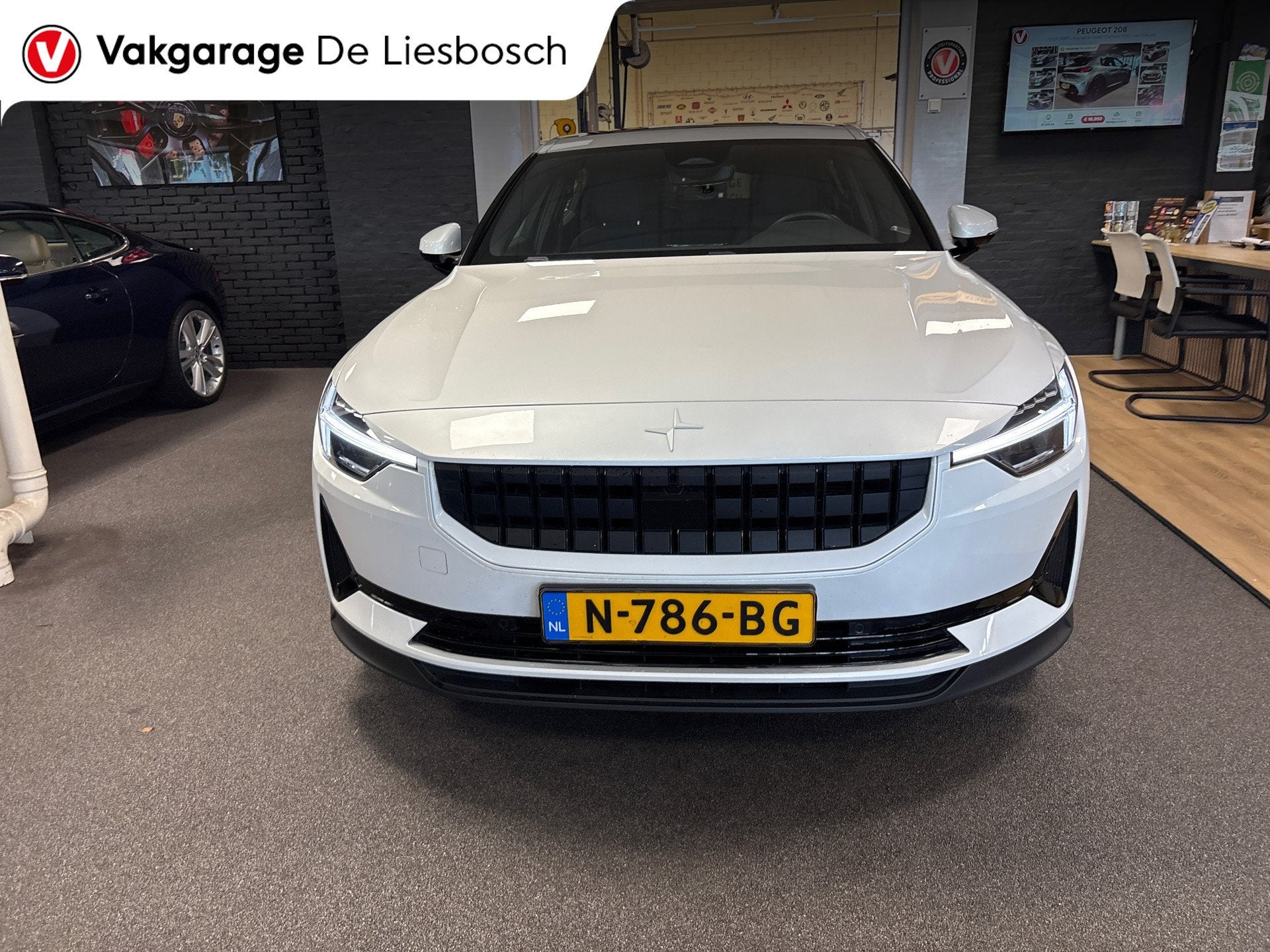 Polestar 2 Long Range Single Motor 78 kWh/pano/trekhaak/harm, Auto's, Gebruikt, 1969 kg, Wit, Grijs