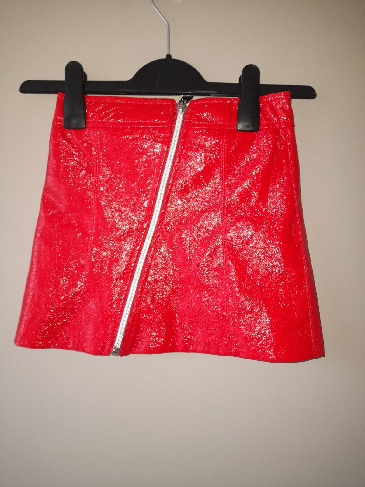 Rode lak mini-rok met rits - Maat 122, Ophalen of Verzenden, Zo goed als nieuw, GIRLS, Meisje