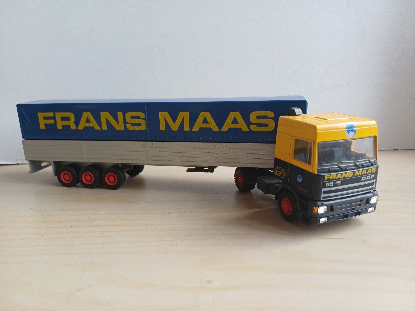 Daf 95 lion car 1:50 Frans Maas, Hobby en Vrije tijd, Modelauto's | 1:50, Ophalen of Verzenden, Bus of Vrachtwagen, Lion Toys