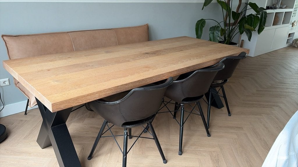 Eiken eettafel met zwarte X-poten en eetbank, Ophalen, Gebruikt, Modern industrieel, Minder dan 4 stoelen