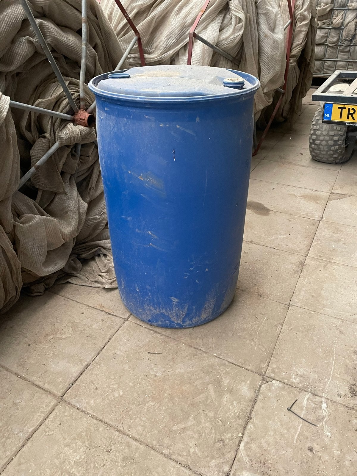 Blauwe plastic ton met deksel, Doe-het-zelf en Verbouw, Kratten en Dozen, Ophalen, Gebruikt, Bak of Kist, Minder dan 50 cm