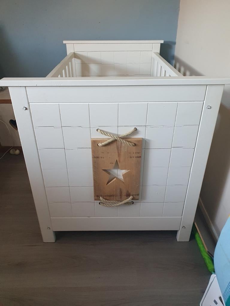 Baby bedje, Kinderen en Baby's, Kinderkamer | Complete kinderkamers, Ophalen, Gebruikt, Jongetje of Meisje