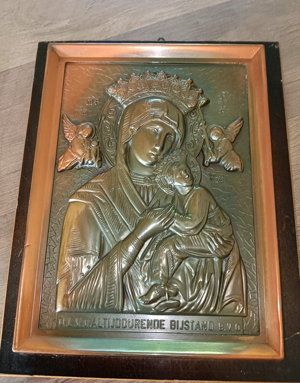 Maria met kind - Zwaar koperen reliëf op hout, Antiek en Kunst, Ophalen of Verzenden