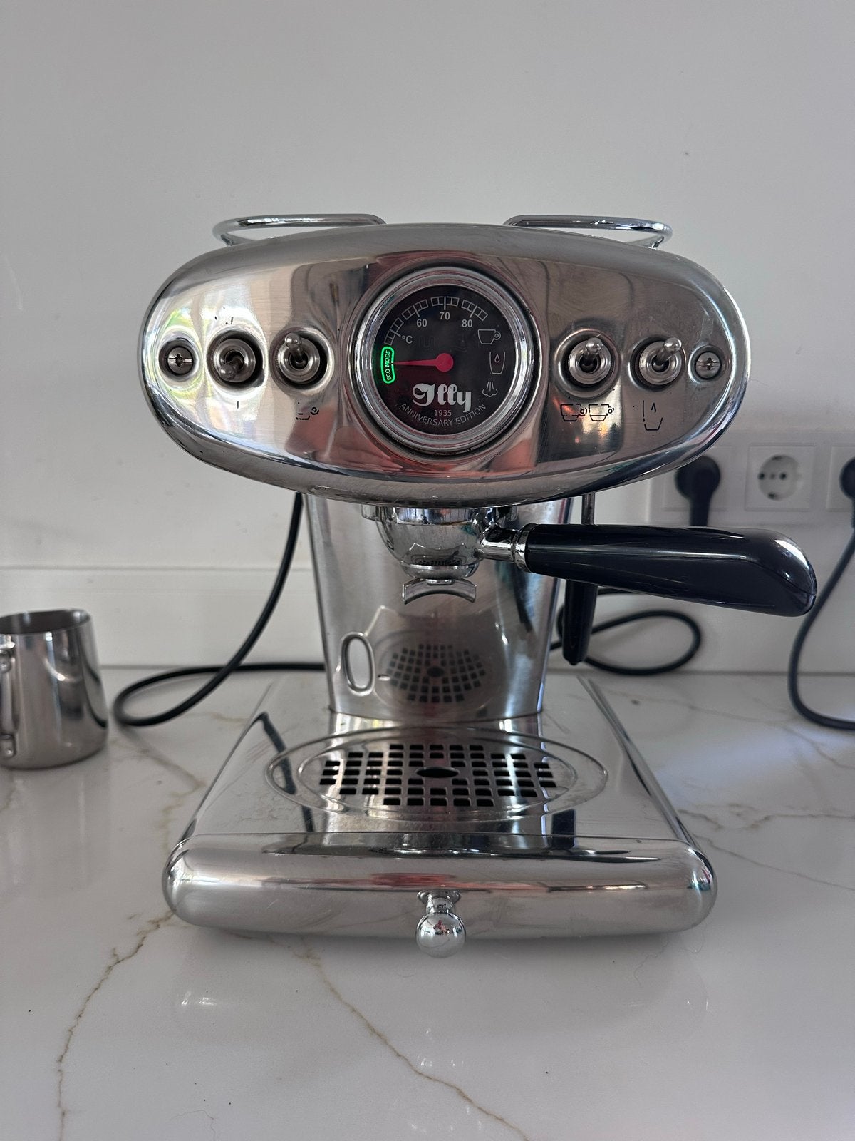 Illy Anniversary X1 Espressomachine - chroom, Afneembaar waterreservoir, Verzenden, Espresso apparaat, Gemalen koffie