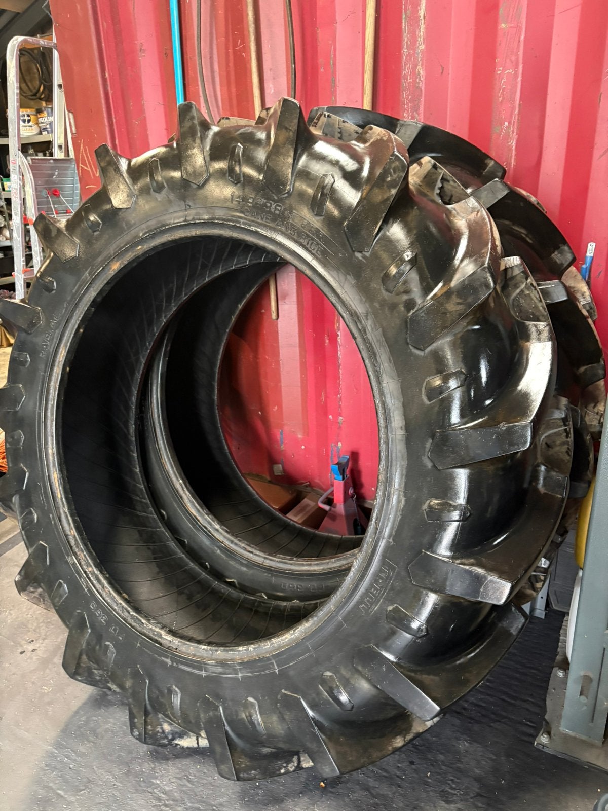 Pirelli 14.9 R38, Zakelijke goederen, Ophalen