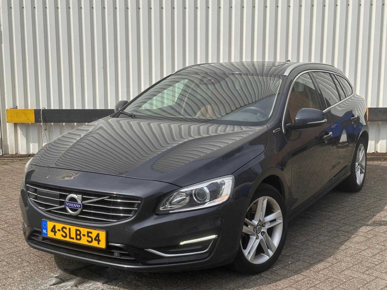 Volvo V60 2.4 D6 AWD Plug In Hybrid Summum Automaat, 4-SLB-5, Auto's, Overige brandstoffen, 68 pk, Origineel Nederlands, Te koop