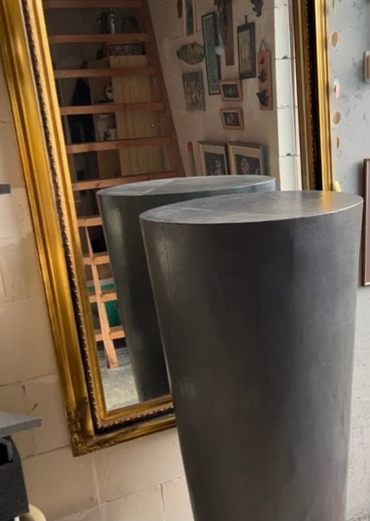Moderne donkergrijze sokkel/zuil   Bekleed met grijs lood, Ophalen of Verzenden, Zo goed als nieuw