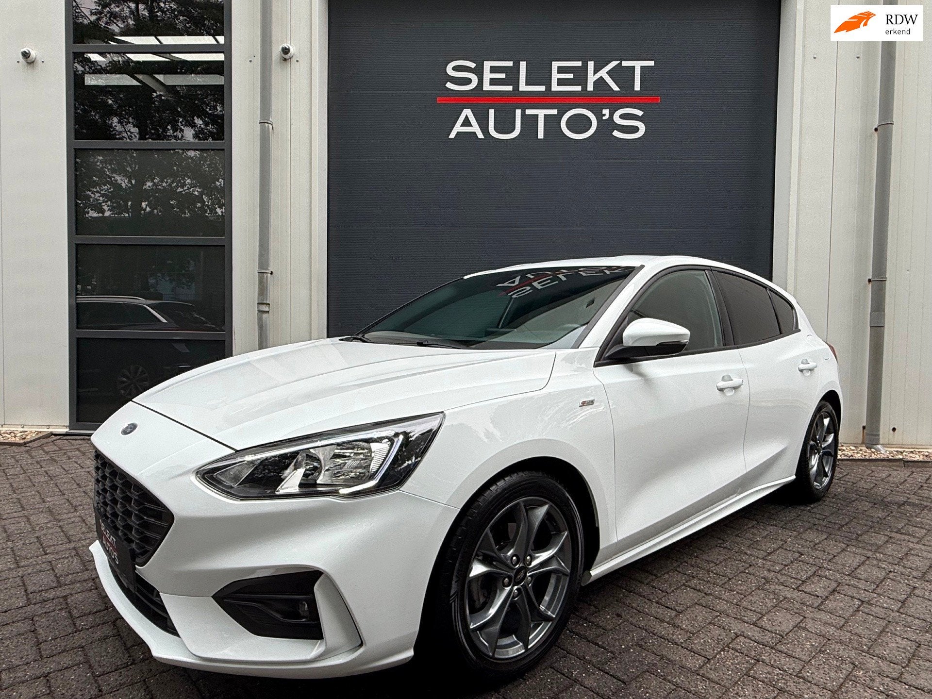 Ford Focus 1.0 EcoBoost ST Line 125 Pk Automaat/Cruise/Clima, Auto's, Ford, Dealer onderhouden, Gebruikt, Zwart, Wit