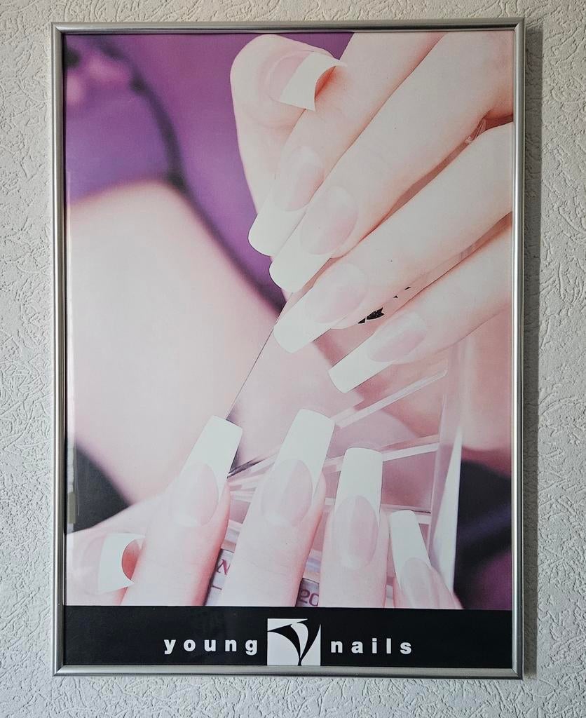 Young Nails poster voor nagelstudio, Sieraden, Tassen en Uiterlijk, Uiterlijk | Cosmetica en Make-up, Ophalen of Verzenden