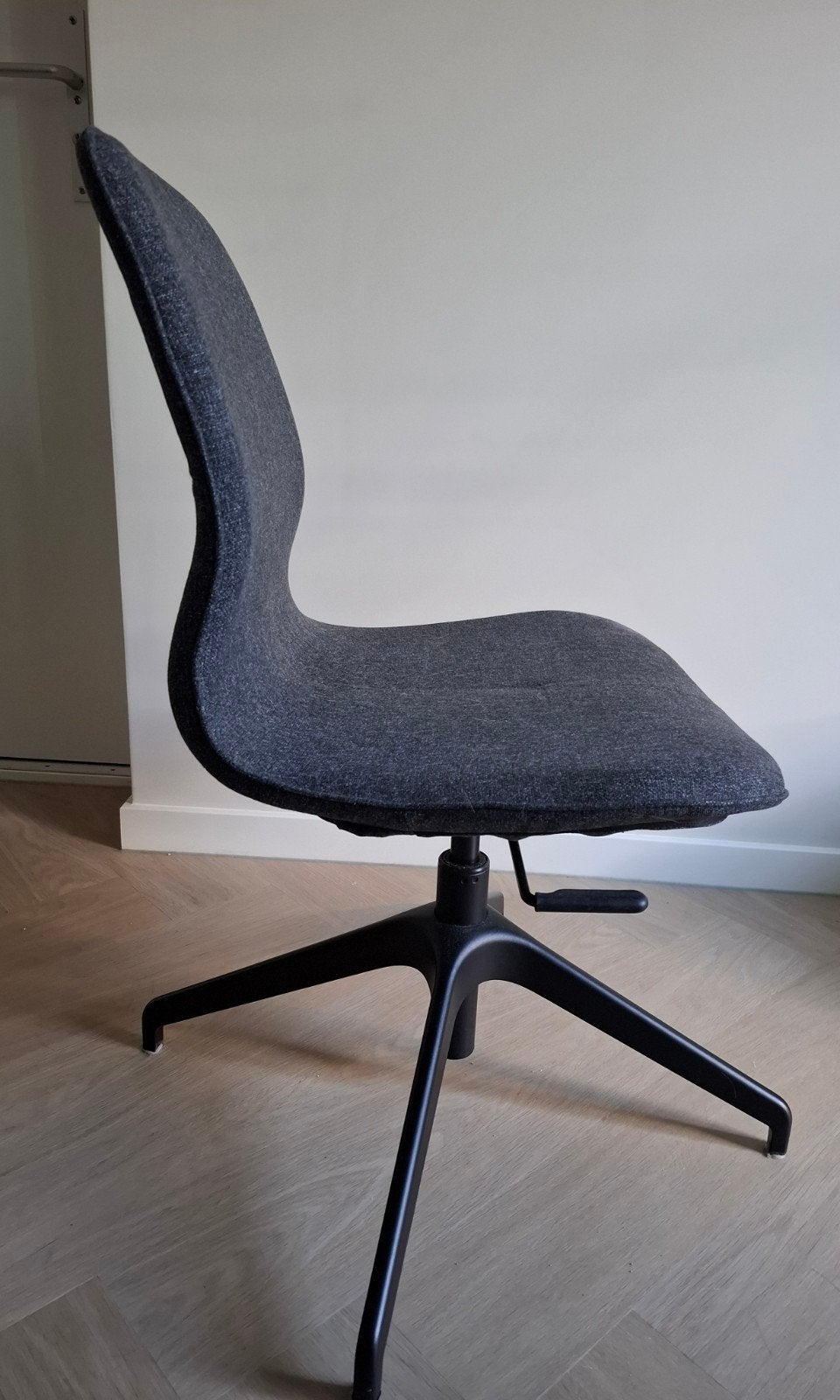 Draaibare buro-/eetkamerstoel. In hoogte verstelbaar, Ophalen, Grijs, Eén