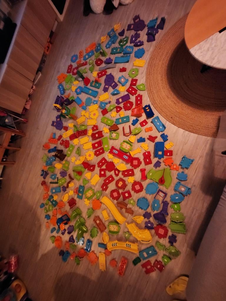 Grote doos VTech Toet Toet Auto’s - veel baanonderdelen, Ophalen, Zo goed als nieuw, 2 tot 4 jaar