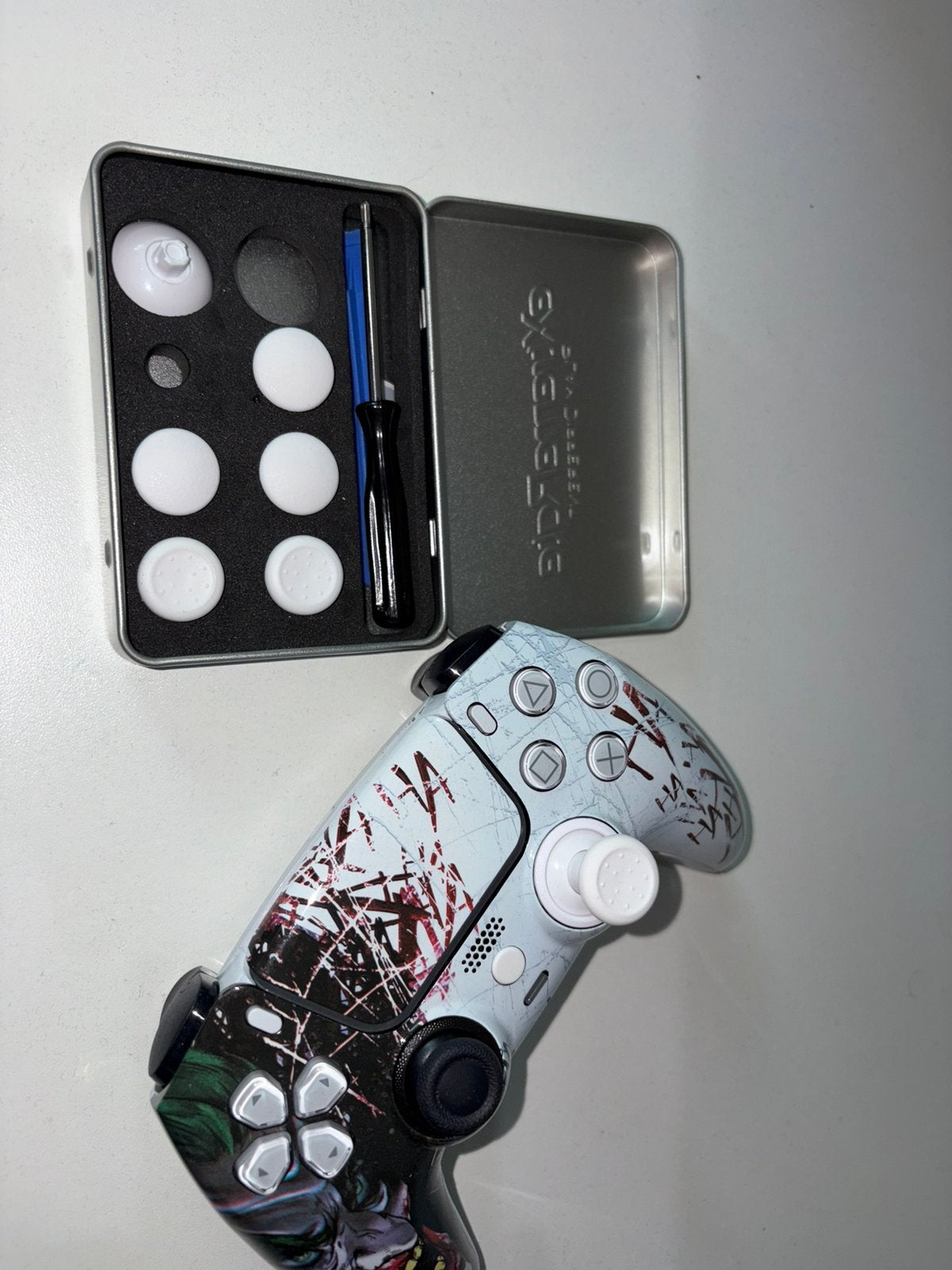 Modded PS5 Controller - Joker Design & Backbuttons, Spelcomputers en Games, Games | Sony PlayStation 5, Zo goed als nieuw, Verzenden