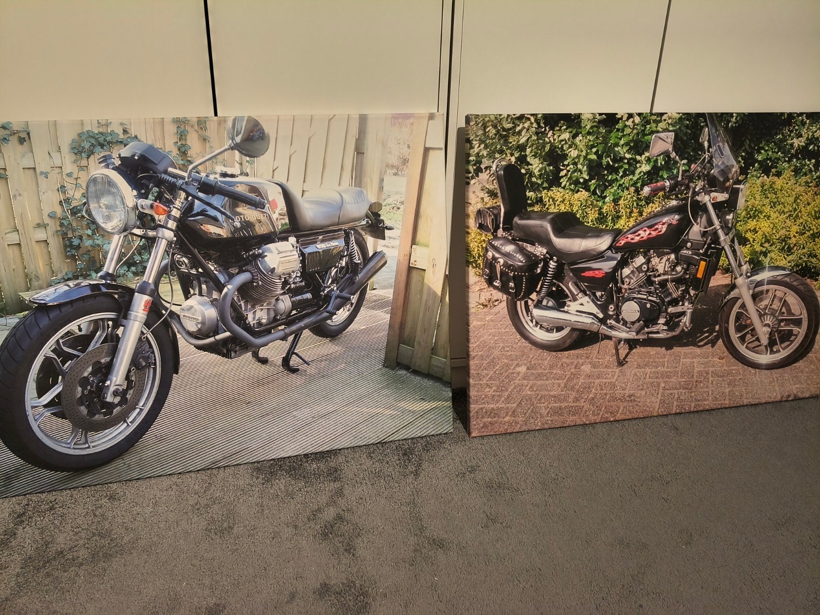 Twee canvas motor posters., Ophalen