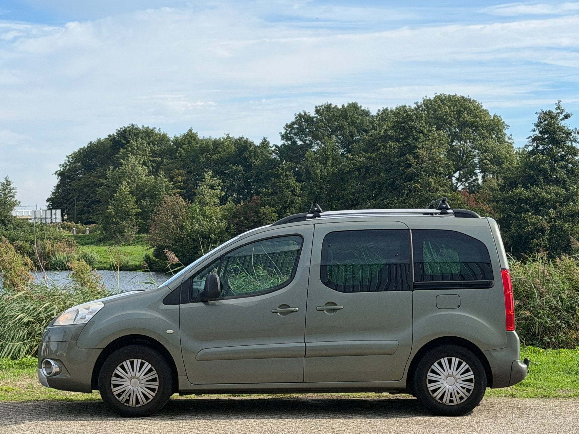 Peugeot Partner Tepee 1.6 VTi 120pk Family - Vert Persamos -, Voorwielaandrijving, Euro 5, Gebruikt, Zwart