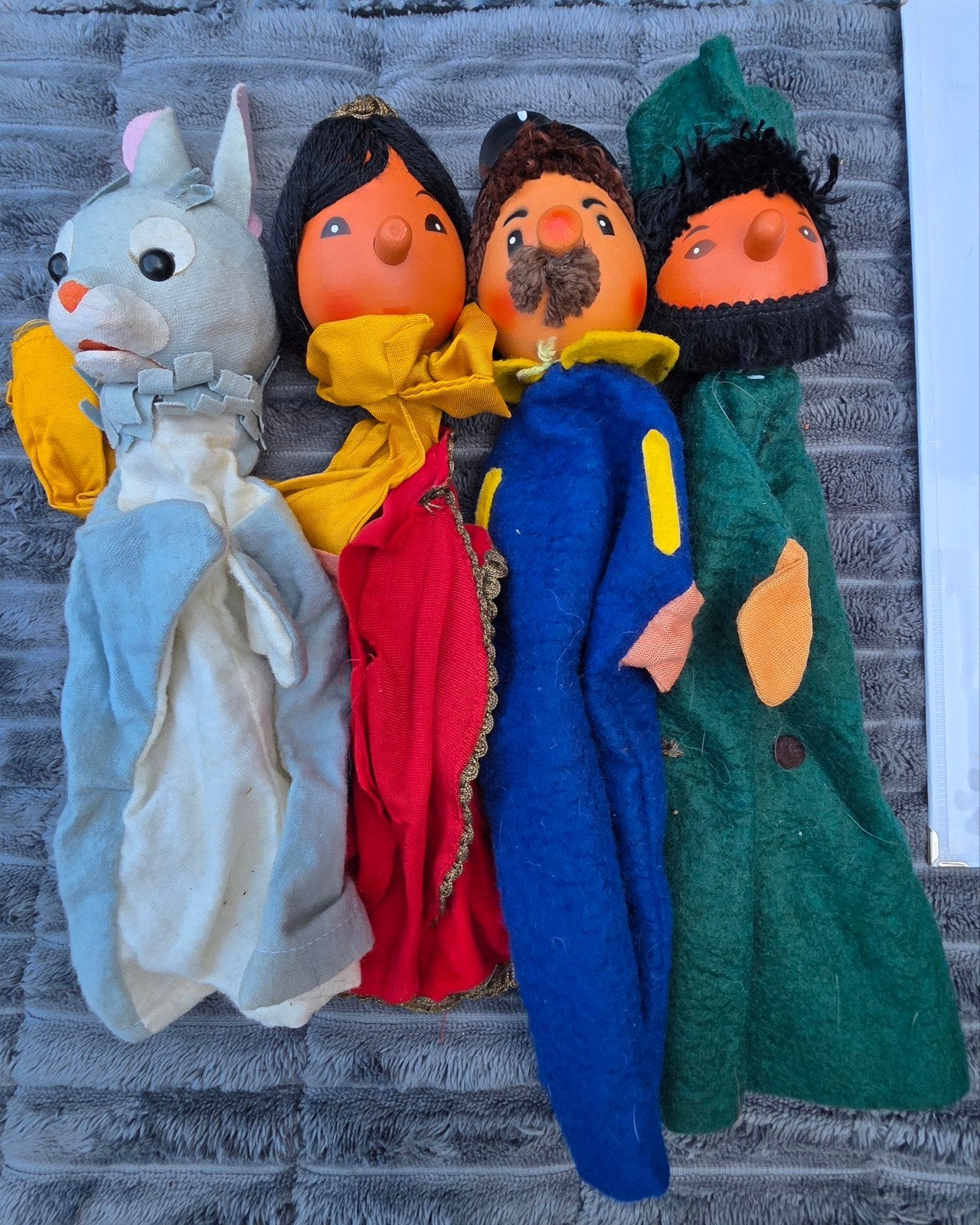 Vintage Handpoppen - Konijn, Prinses, politieagent, rover, Ophalen of Verzenden, Gebruikt, Pop