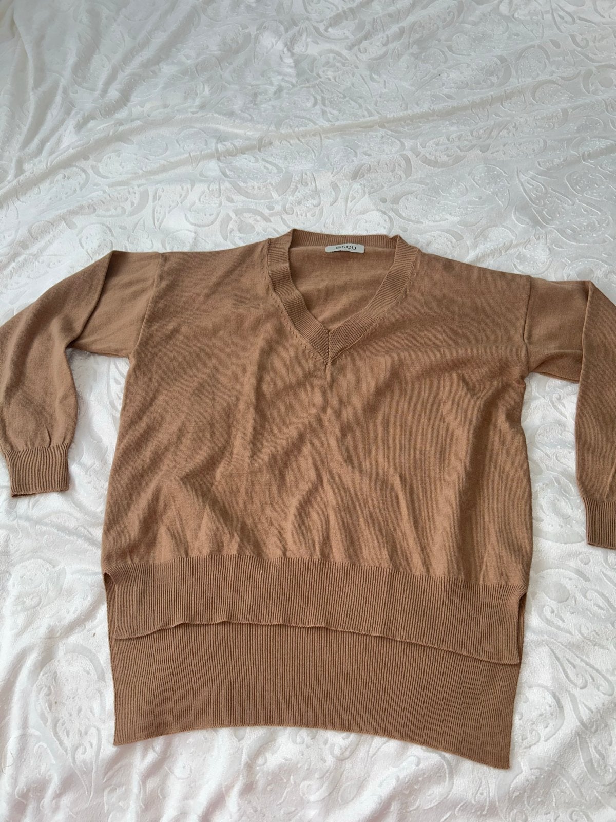 Bisou V-hals trui in camelkleur - Maat M, Ophalen of Verzenden, Zo goed als nieuw, Maat 38/40 (M), Bruin