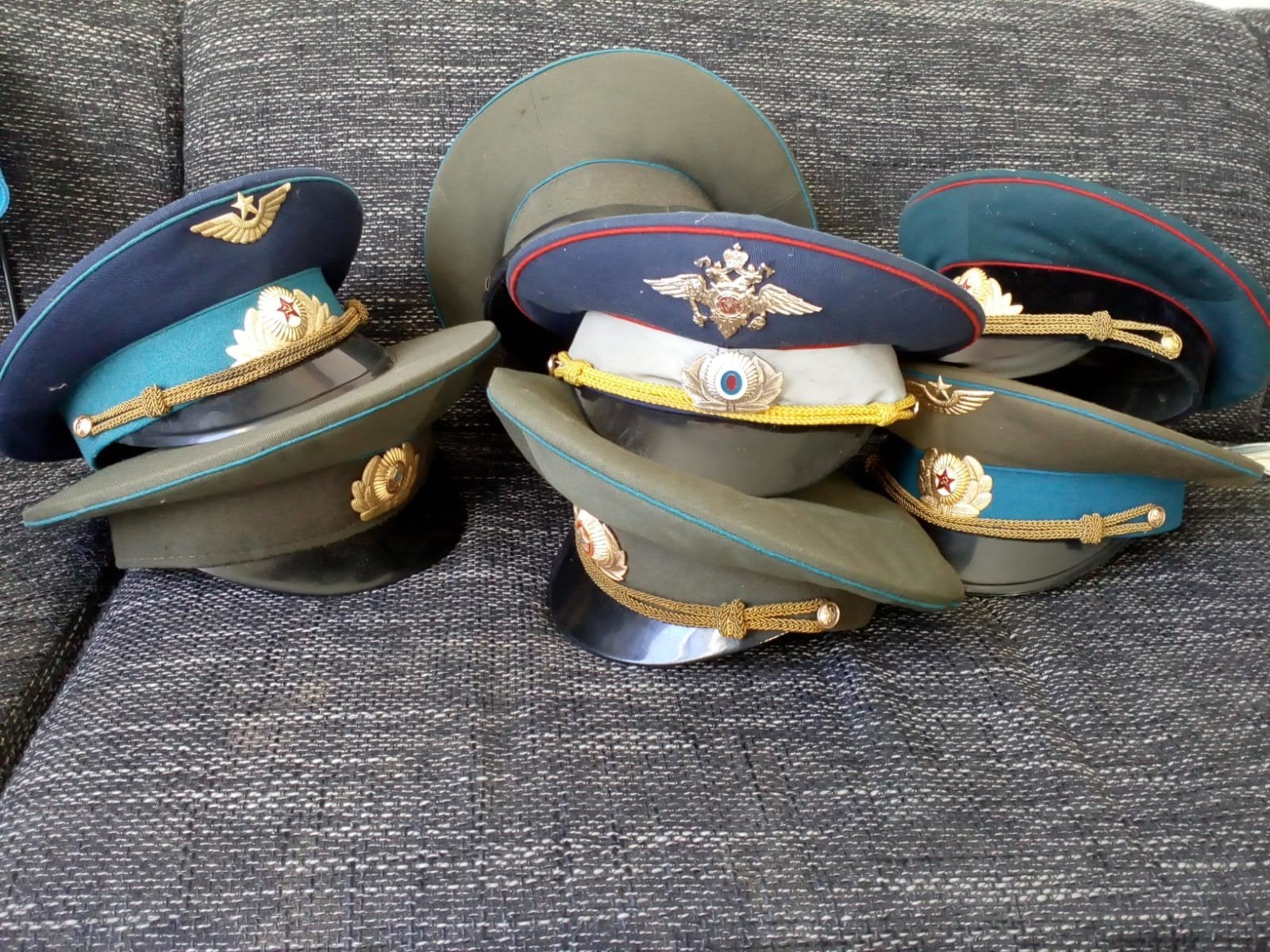 Diverse militaire petten - Sovjet-Unie, Ophalen of Verzenden, Overige soorten, Overige gebieden, Helm of Baret