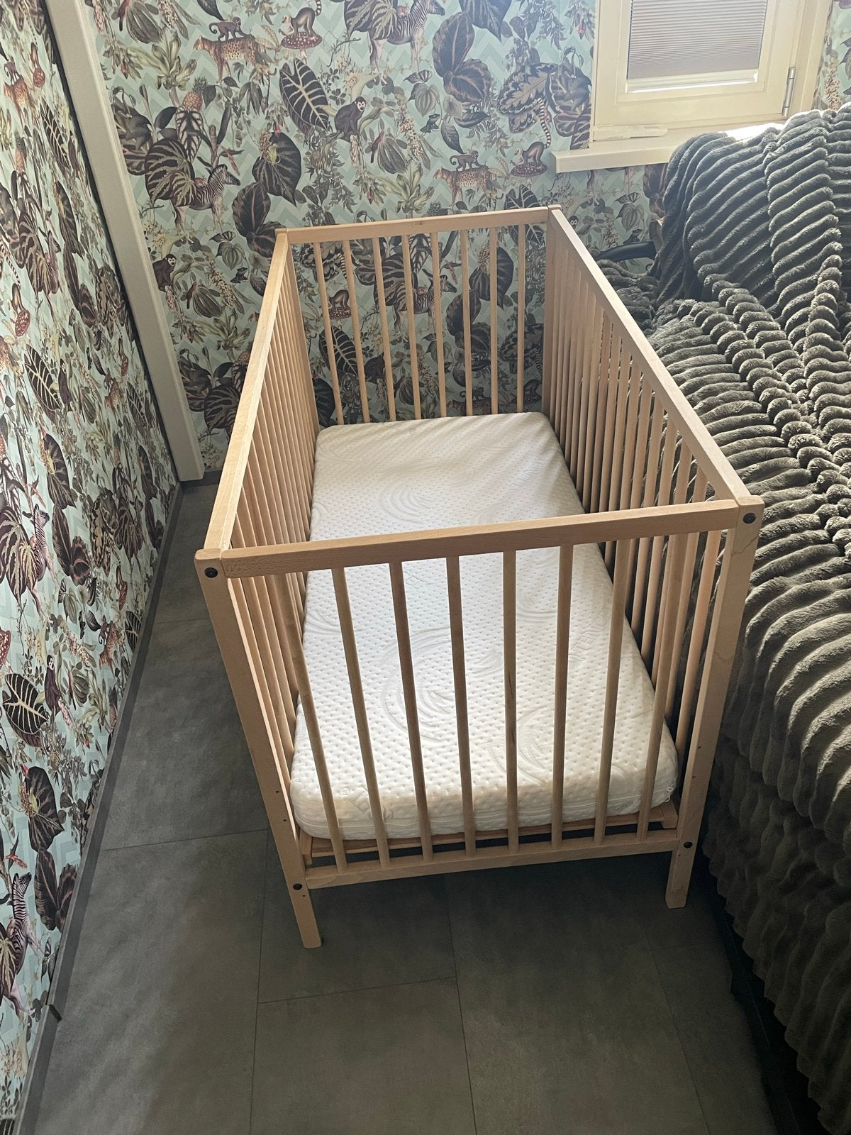 Puck Raw ledikantje 60x120cm met matras en hoeslakens, Ophalen, Zo goed als nieuw, Ledikant